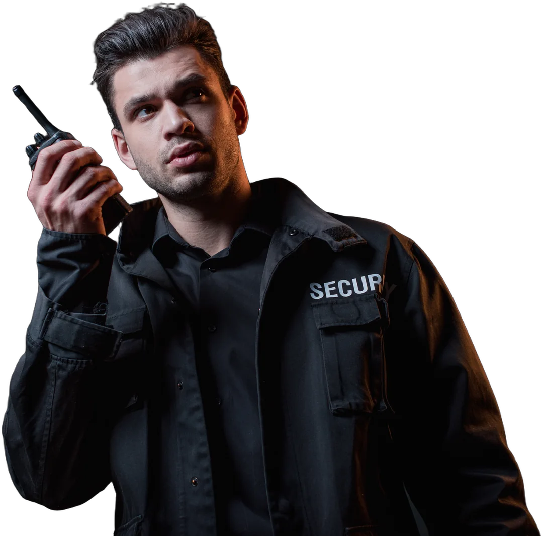 Охранник Master Security на связи по рации